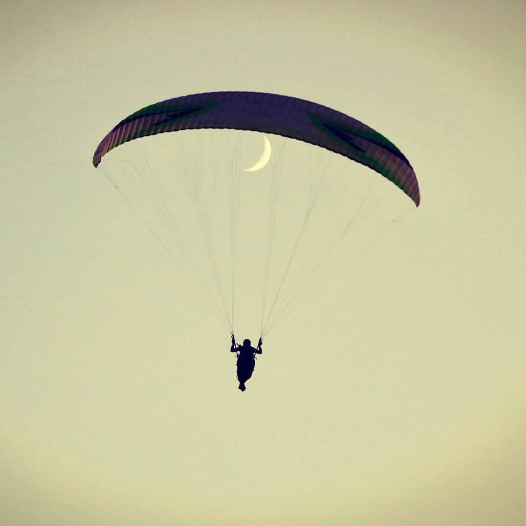 PARAGLIDING