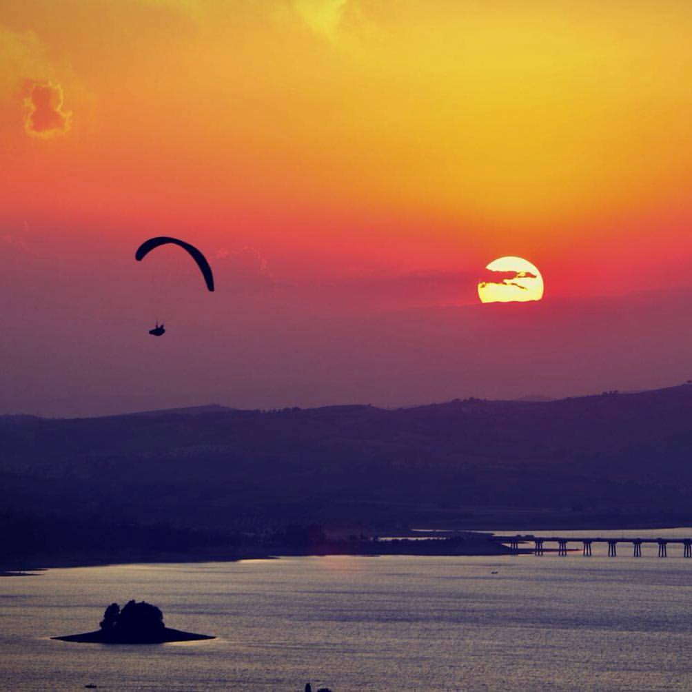 PARAGLIDING